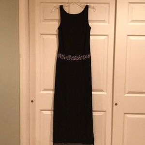 Black sleeveless evening gown